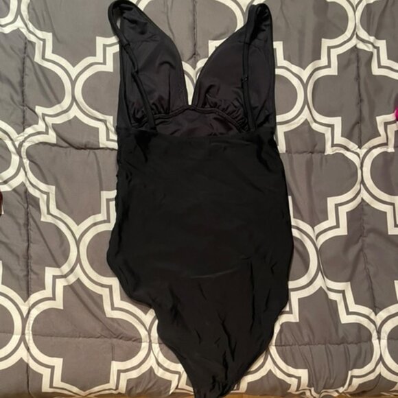 **SOLD**Old Navy Women's Black Swimsuit - Picture 2 of 5